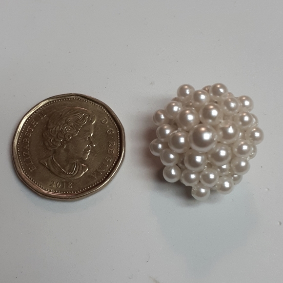 Vintage Pearls Clip On Earrings - Picture 6 of 6